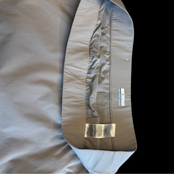 Columbia Women's Beige Skort.  Size XXL - Picture 2 of 6